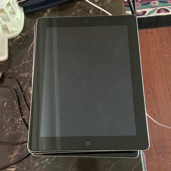 7 iCloud Locked iPads 16GB A1395
